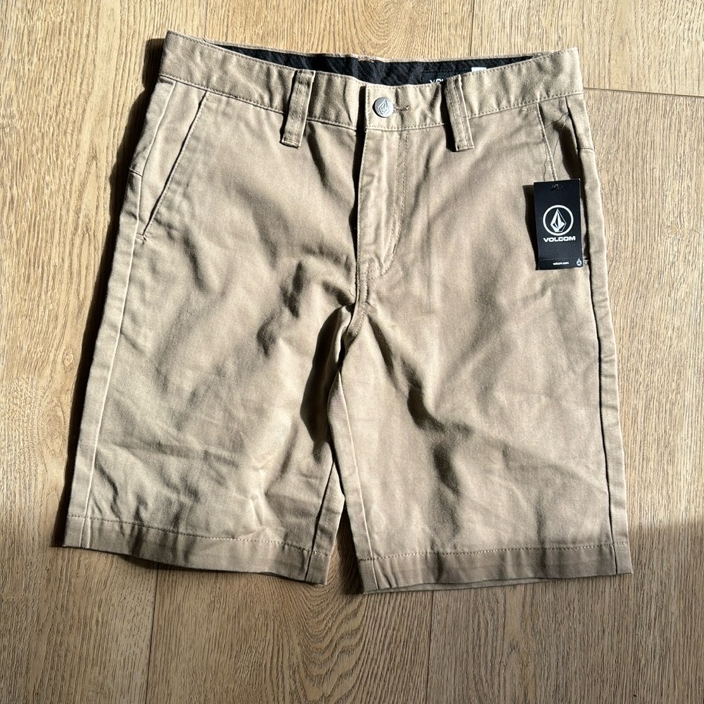 NWT Volcom short